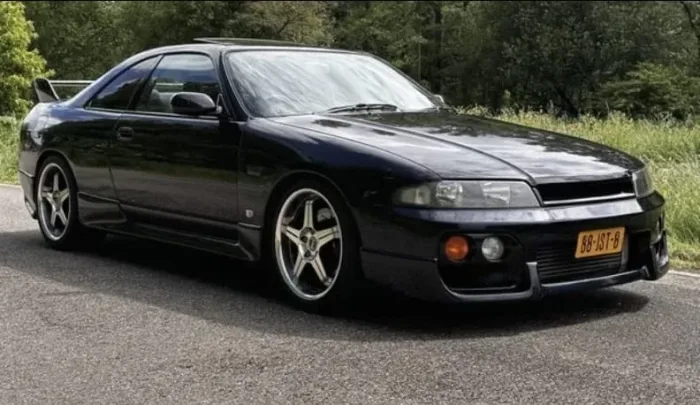 Nissan Skyline R33 GTST